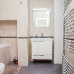 Отель Beautiful 4 Bedroom House in South Kensington ванная