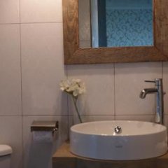 Отель Artists Residence in Tbilisi Грузия, Тбилиси - отзывы, цены и фото номеров - забронировать отель Artists Residence in Tbilisi онлайн ванная