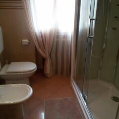 Отель B&B Piazzola - Casa Emanuela Италия, Лимена - отзывы, цены и фото номеров - забронировать отель B&B Piazzola - Casa Emanuela онлайн ванная фото 2
