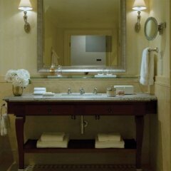 Гостиница Four Seasons Lion Palace St. Petersburg в Санкт-Петербурге 6 отзывов об отеле, цены и фото номеров - забронировать гостиницу Four Seasons Lion Palace St. Petersburg онлайн Санкт-Петербург ванная фото 2