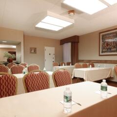 Отель Meadowlands River Inn