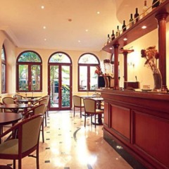 Astoria Garden Hotel гостиничный бар