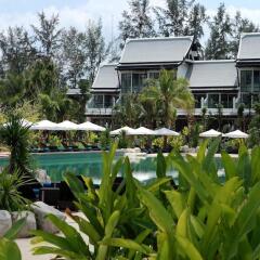Отель Natai Beach Resort & Spa Phang Nga бассейн