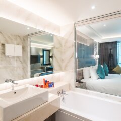 Отель Citrus Suites Sukhumvit 6 By Compass Hospitality Бангкок ванная фото 2