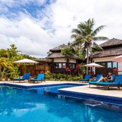 Отель The View Fiji бассейн