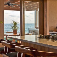 Отель Marea Beachfront Villas гостиничный бар