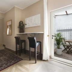 Отель Charming 3BR in Prati by Sonder гостиничный бар