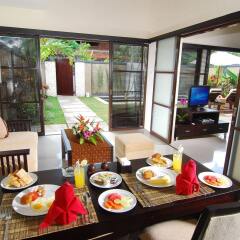 Отель Bali Rich Seminyak Villas в номере