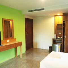 Отель Phuket Ecozy Hotel Таиланд, Пхукет - отзывы, цены и фото номеров - забронировать отель Phuket Ecozy Hotel онлайн удобства в номере фото 2