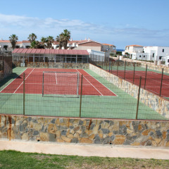 Отель Apartamentos Cabo Baños Испания, Кала-эн-Форкат - отзывы, цены и фото номеров - забронировать отель Apartamentos Cabo Baños онлайн спортивное сооружение