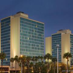 Отель DoubleTree by Hilton at the Entrance to Universal Orlando вид на фасад фото 2