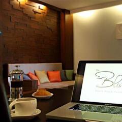 Отель The Bliss Suite Patong интерьер отеля