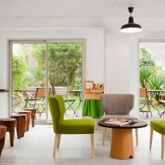 Отель Ibis Styles Paris Buttes Chaumont Париж интерьер отеля