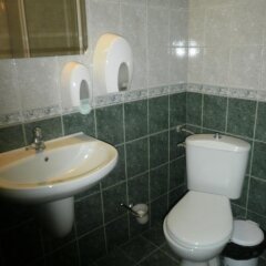 Отель Family Hotel Kredo Болгария, Сливен - отзывы, цены и фото номеров - забронировать отель Family Hotel Kredo онлайн ванная фото 2