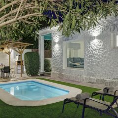 Отель Villas By Seric,15' walking to the beach Торремолинос бассейн фото 2