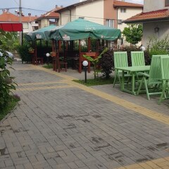 Отель Radina Family Hotel Болгария, Равда - отзывы, цены и фото номеров - забронировать отель Radina Family Hotel онлайн парковка