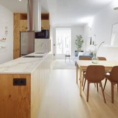 Апартаменты Easo Plaza Apartment by FeelFree Rentals в номере