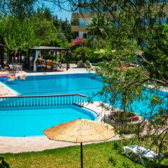 Achousa Hotel бассейн
