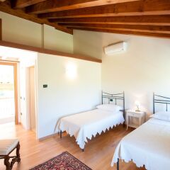 Отель Agriturismo Crocerone B&B Италия, Бассано-дель-Граппа - отзывы, цены и фото номеров - забронировать отель Agriturismo Crocerone B&B онлайн комната для гостей фото 4