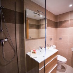 Отель Agi Drugstore Apartments Испания, Курорт Росес - отзывы, цены и фото номеров - забронировать отель Agi Drugstore Apartments онлайн ванная фото 2