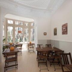 Отель Hostal Central гостиничный бар