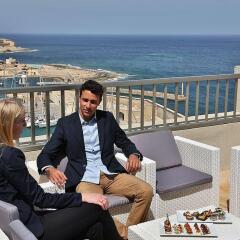 Отель Cavalieri Art Hotel Мальта, Сан Джулианс - 11 отзывов об отеле, цены и фото номеров - забронировать отель Cavalieri Art Hotel онлайн балкон