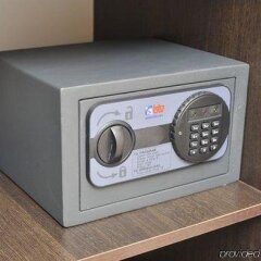 Отель СВ Челябинск сейф в номере