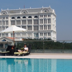 Отель Crescent Residence бассейн