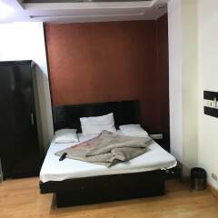 Hotel Dwarkadhish Intercontinental сейф в номере