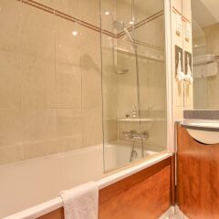 Отель Kyriad Paris Nord Porte de St Ouen ванная