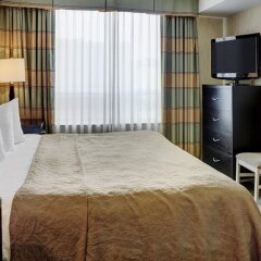 Отель Quality Suites Toronto Airport Канада, Торонто - отзывы, цены и фото номеров - забронировать отель Quality Suites Toronto Airport онлайн комната для гостей фото 2