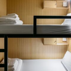 Travelier Hostel Бангкок сейф в номере