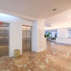 Azuline Hotel Bergantin парковка