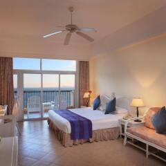 Sanya Golden Phoenix Sea View Hotel комната для гостей фото 3