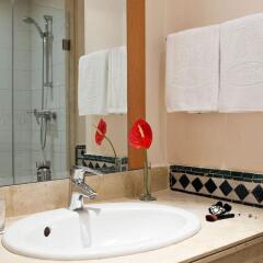 Отель Ibis budget Tanger Марокко, Медина Танжера - отзывы, цены и фото номеров - забронировать отель Ibis budget Tanger онлайн ванная фото 2
