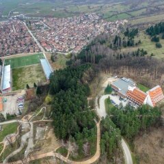 Everest Hotel Правец приотельная территория