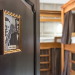 TsaTsa Hotel сейф в номере
