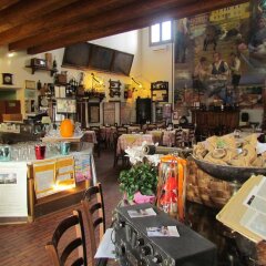 Отель Ristorante Alloggio Ostello Amolara Адрия питание
