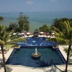 Отель Supalai Resort And Spa Phuket бассейн