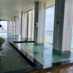 Отель Among Riviera City Of Sky Pattaya Паттайя бассейн