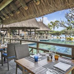 Отель La Pirogue A Sun Resort питание фото 3