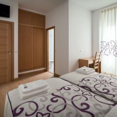 Отель Hostal Carracedo комната для гостей