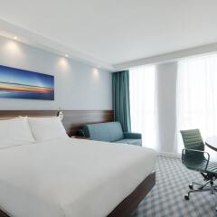 Отель Hampton by Hilton London Stansted Airport комната для гостей фото 3