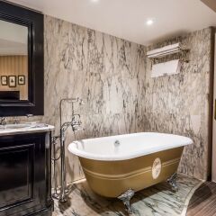 Отель Hôtel Chateaubriand Champs Elysées Париж ванная