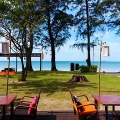 Отель Cocotero Resort The Hidden Village пляж