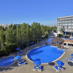 Отель Sol Costa Daurada Salou бассейн