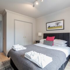 Апартаменты Hoxton 2 Bed Apartment by BaseToGo комната для гостей фото 3