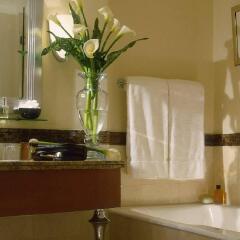 Отель Four Seasons Hotel Amman Иордания, Амман - отзывы, цены и фото номеров - забронировать отель Four Seasons Hotel Amman онлайн ванная