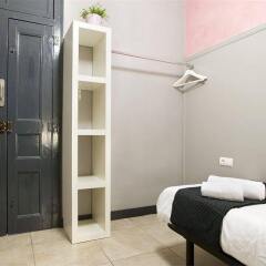 Ella Hostel Barcelona (ex. Violeta Hostel) Барселона сейф в номере
