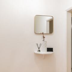 Отель The Kensington Grove - Stylish 2bdr Flat With Private Patio Лондон удобства в номере
